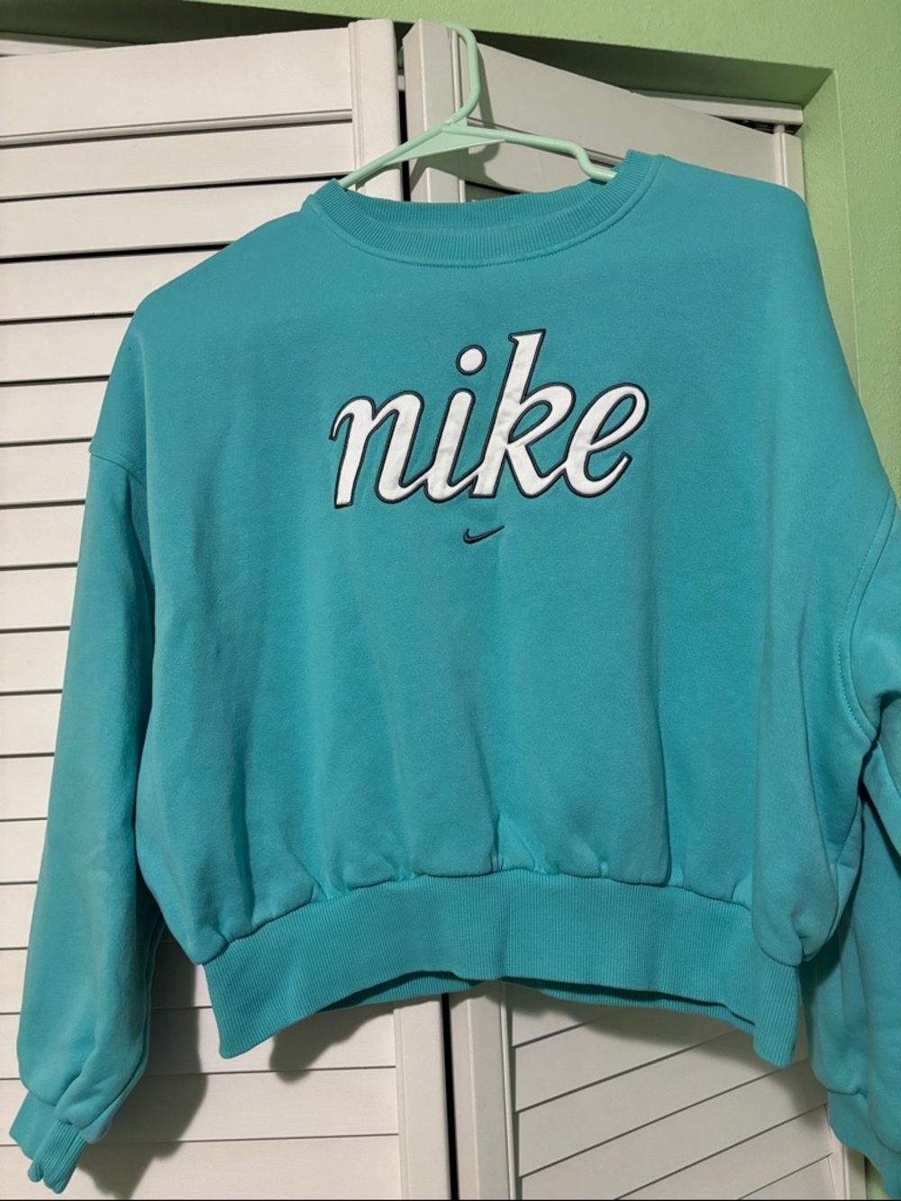 Nike Women's Teal/Turquoise Crewneck Sweatshirt